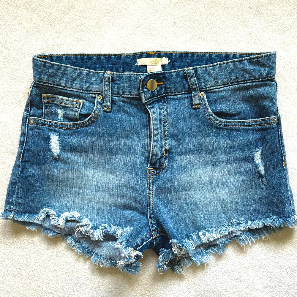 H&M distressed denim shorts